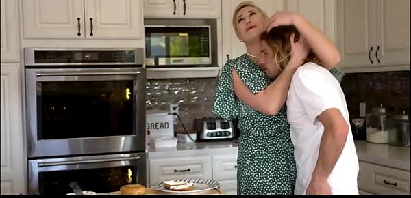 trendsBig Tits Blonde MILF Stepmom Ryan Keely Fucked To Orgasm In Kitchen